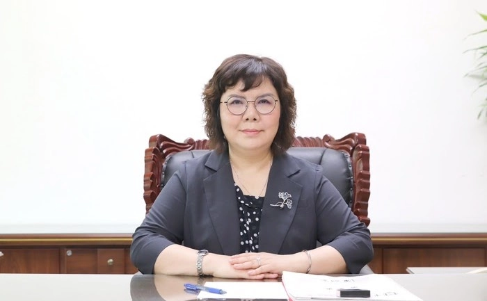 李碧娥校長正式照片